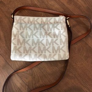 Michael Kors Bags - Authentic Michael Kors crossbody Michael Kors Bags - Authentic Michael Kors crossbody